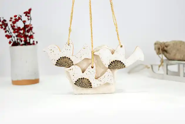 Ptaszki ceramiczny - wisząca dekoracja boho nakrapiana biel Tylko do końca tygodnia