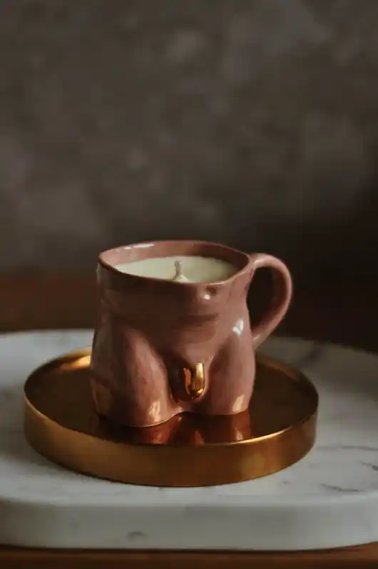 Świeca sojowa ADAM ART GOLD CERAMICZNA Z USZKIEM 140 ML Hit sprzedaży