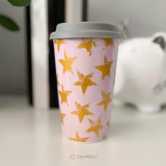 Wyprzedaż Kubek z pokrywką silikonową w złote gwiazdki, 400 ml