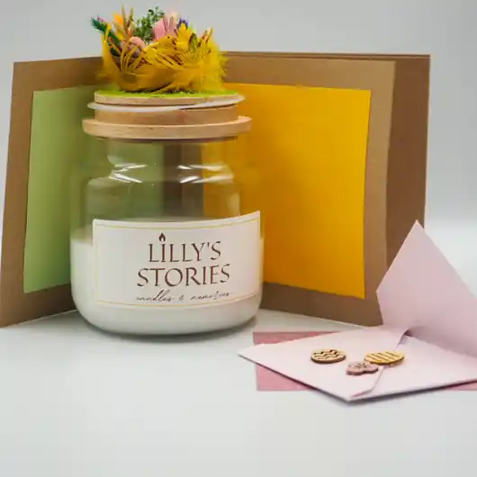 Cena promocyjna Box prezentowy- Świeca "Happy Easter Story"z kartką lub albumem