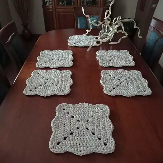 Komplet kwadratowych podkładek 30cmx30cm Ograniczona ilość