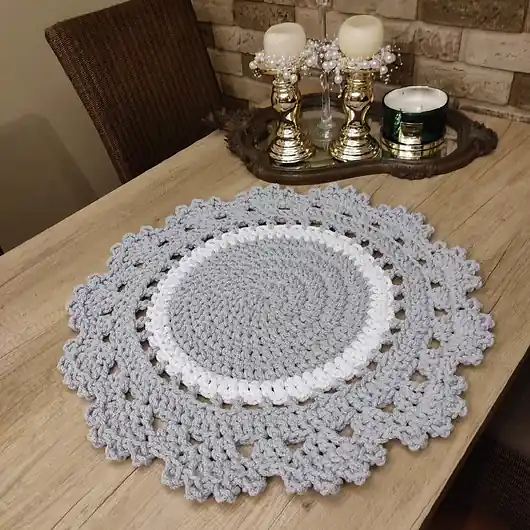 Ostatnie sztuki Podkładka szydełkowa na stolik 60cm