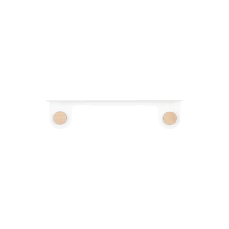 Kup online Biała półka ze stali z detalem z drewna dębowego z 2 haczykami Gazzda Hook, dł. 60 cm Bonami