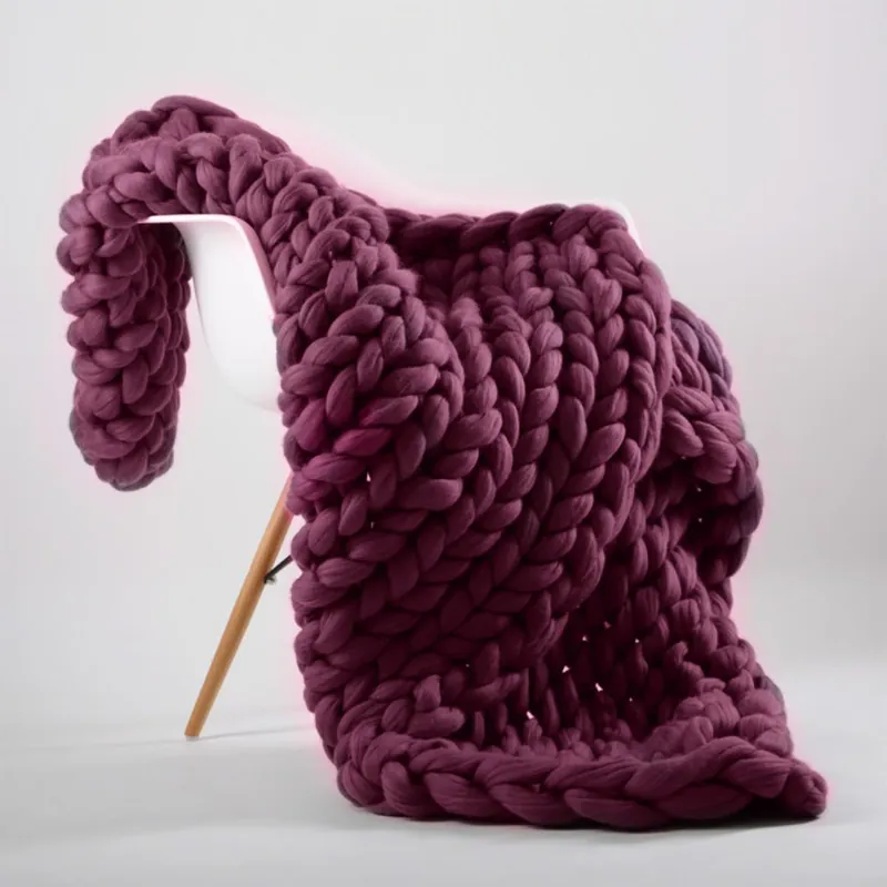 Fioletowy ręcznie tkany koc z wełny merino Concepttual Chunky, 125x130 cm Bonami Nie przegap